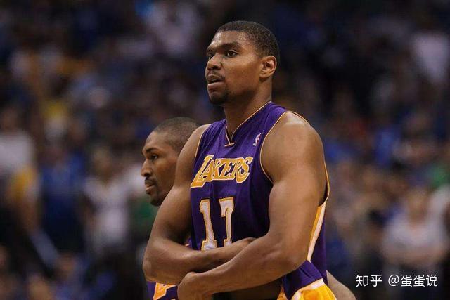 记者批姆巴佩：姆巴佩状态不像职业球员